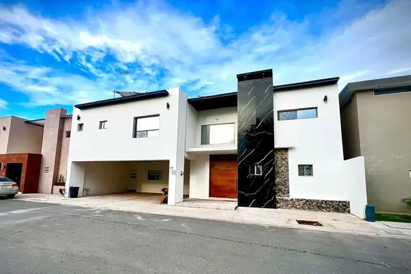 Foto de inmueble en  , Col. Las Quintas C.P. 27105, Torreón