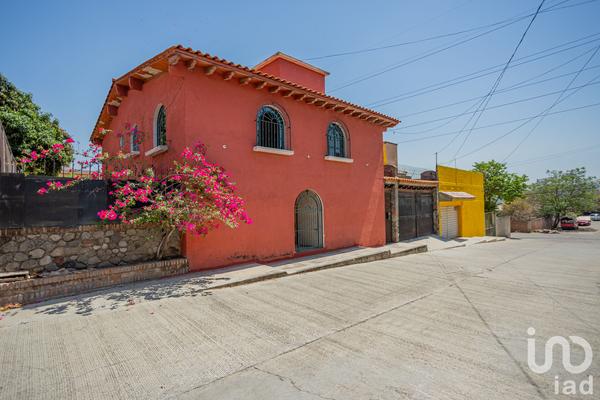 Foto de inmueble en Las Rosas #85, Col. Lomas de Jiutepec C.P. 62566, Jiutepec