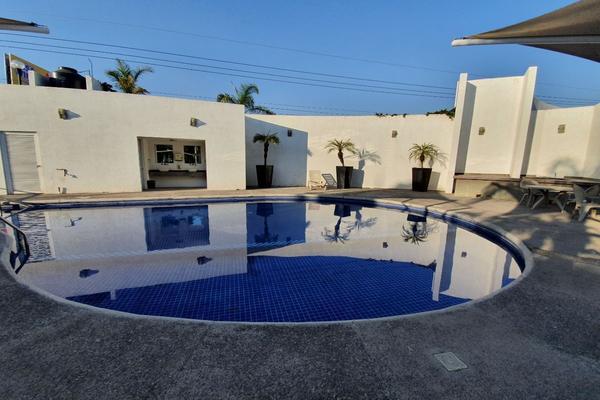 Foto de inmueble en Lateral carretera 45, Col. Jardines de La Hacienda C.P. 76180, Querétaro
