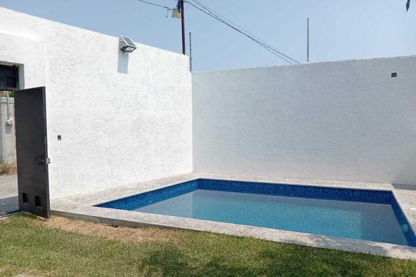 Foto de inmueble en Lazaro Cardenas, Col. Tezoyuca C.P. 62767, Emiliano Zapata