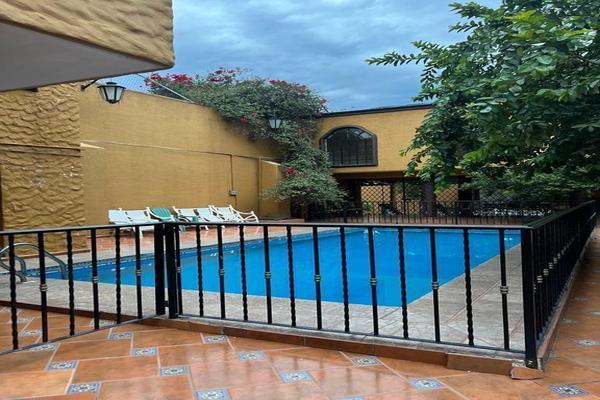 Foto de inmueble en Leandro valle, Col. Tlaquepaque Centro C.P. 45500, San Pedro Tlaquepaque