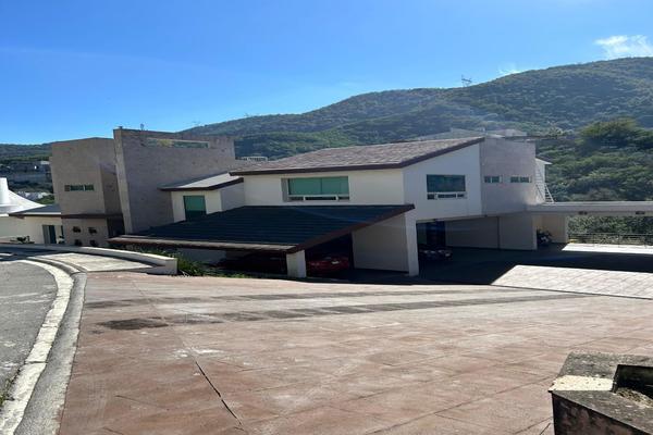 Foto de inmueble en Leonardo, Col. Renacimiento 1, 2, 3, 4 Sector C.P. 64925, Monterrey