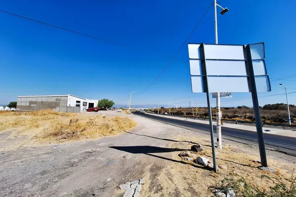 Foto de inmueble en LIBRAMIENTO SUR PONIENTE #10, Col. Los Arrayanes C.P. 76908, Corregidora