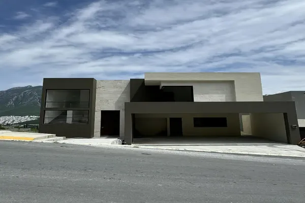 Foto de inmueble en LOMA BONITA #502, Col. Loma Bonita C.P. 64250, Monterrey