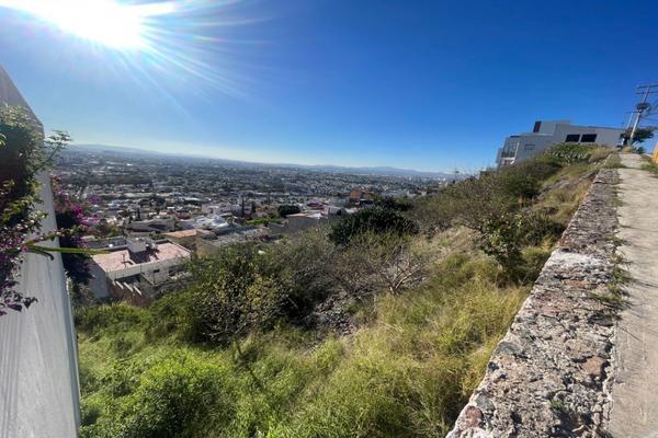 Foto de inmueble en Loma de Sangremal, Col. Loma Dorada C.P. 76060, Querétaro