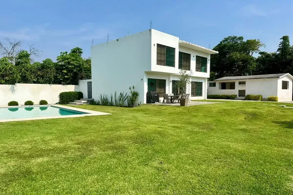 Foto de inmueble en Lomas de Acapatzingo, Col. Lomas de Acapatzingo C.P. 62494, Cuernavaca