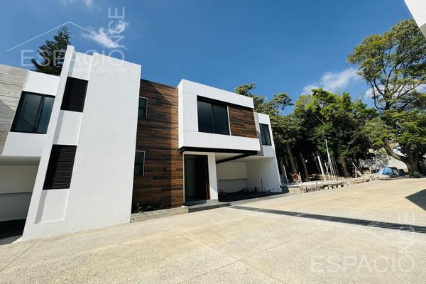 Foto de inmueble en  , Col. Lomas de Atzingo C.P. 62180, Cuernavaca