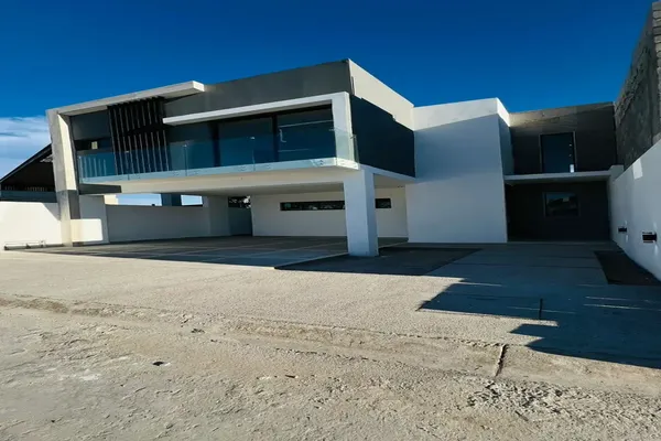 Foto de inmueble en lomas, Col. Las Quintas C.P. 27105, Torreón