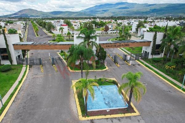 Foto de inmueble en . López Mateos Sur #111111, Col. Las Víboras (Fraccionamiento Valle de las Flores) C.P. 45640, Tlajomulco de Zúñiga