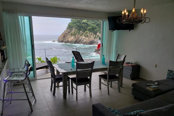 Foto de inmueble en Los Cantiles, Col. Mozimba C.P. 39460, Acapulco de Juárez