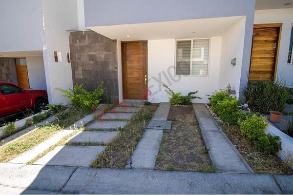 Foto de inmueble en Los Naranjos, Col. Acueducto San Agustín C.P. 45646, Tlajomulco de Zúñiga