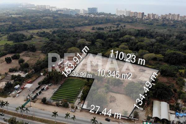 Foto de inmueble en LOTE de 1 HA en Blvd. Riviera Nayarit, Col. Flamingos C.P. 63732, Bahía de Banderas