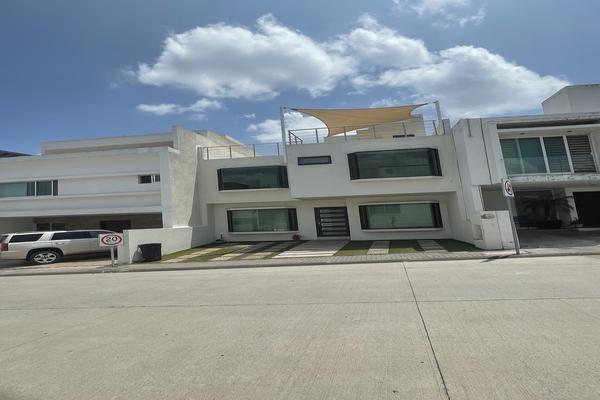 Foto de inmueble en Lucepolis, Col. Milenio III Fase A C.P. 76060, Querétaro