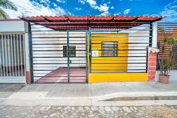 Foto de inmueble en Manolo Martinez #85, Col. Villas de Autlán C.P. 48904, Autlán de Navarro