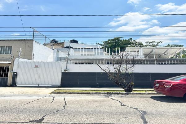 Foto de inmueble en Manuel Cambre 2090, Col. Chapultepec Country C.P. 44620, Guadalajara