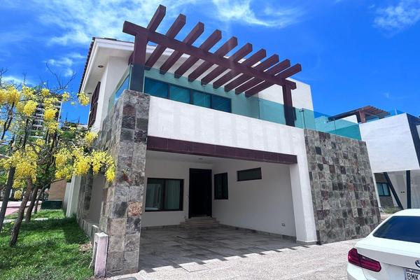 Foto de inmueble en  , Col. Marina Mazatlán C.P. 82103, Mazatlán
