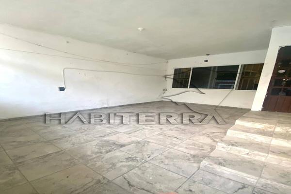 Foto de inmueble en MAXIMINO GUZMÁN, Col. Santiago de La Peña C.P. 92770, Tuxpan