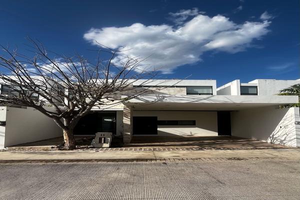 Foto de inmueble en Merida, Col. Algarrobos Desarrollo Residencial C.P. 97305, Mérida