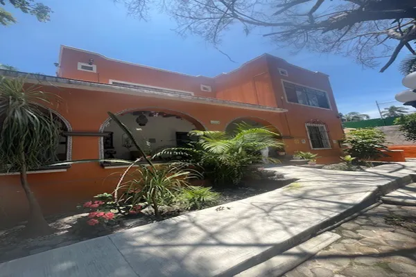 Foto de inmueble en  , Col. Miraval C.P. 62270, Cuernavaca