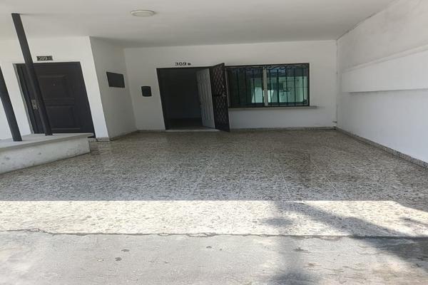 Foto de inmueble en Monclova, Col. Mitras Centro C.P. 64460, Monterrey
