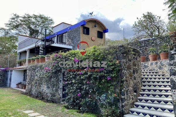Foto de inmueble en Moxoquila, Col. Santo Domingo C.P. 62520, Tepoztlán
