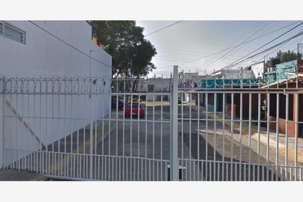 Foto de inmueble en NARANJOS, Col. Villa de las Flores 1a Sección (Unidad Coacalco) C.P. 55710, Coacalco de Berriozábal