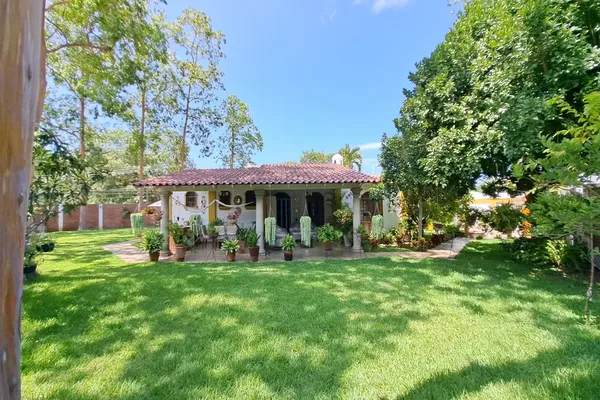 Foto de inmueble en Nogueras #1234, Col. Ex-Hacienda de Nogueras Residencial C.P. 28450, Comala
