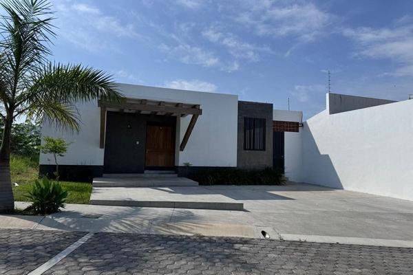 Foto de inmueble en Nogueras, Col. Real Nogueras C.P. 28450, Comala