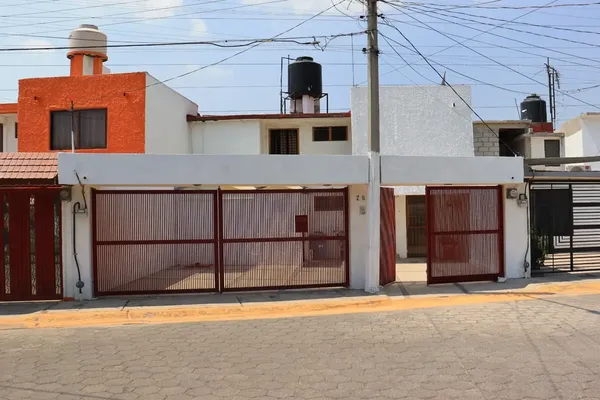 Foto de inmueble en OYAMELES #206, Col. Villa de las Flores 1a Sección (Unidad Coacalco) C.P. 55710, Coacalco de Berriozábal