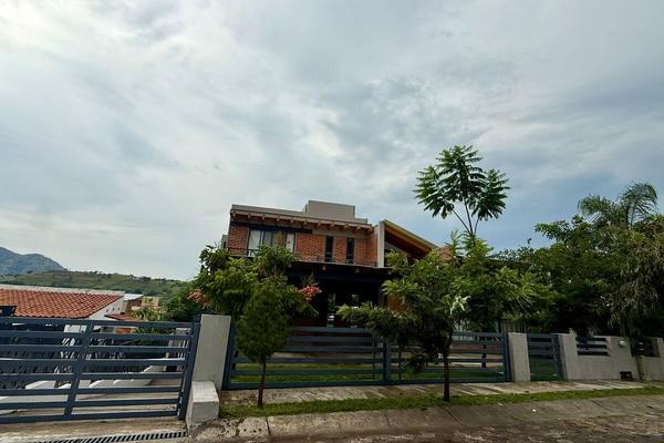 Foto de inmueble en Pablo Cazsals, Col. Las Cañadas C.P. 45206, Zapopan