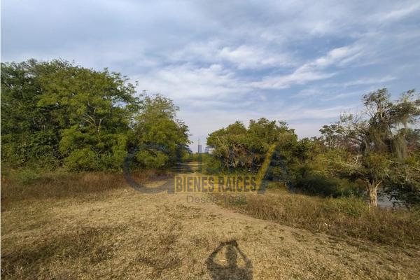 Foto de inmueble en , Col. Países Bajos C.P. 92770, Tuxpan
