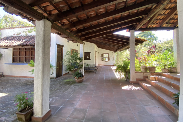 Foto de inmueble en PALANQUETAS, Col. Lomas de Jiutepec C.P. 62566, Jiutepec