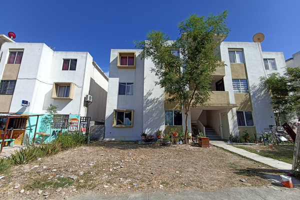 Foto de inmueble en Palo Blanco, Col. Valle del Roble C.P. 67458, Cadereyta Jiménez