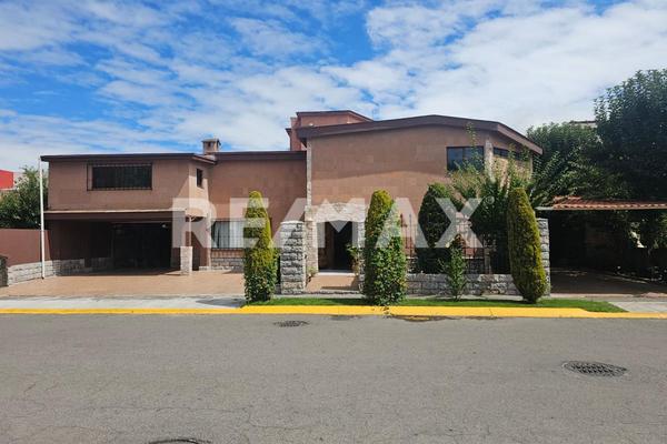 Foto de inmueble en Paseo de Jesus, Col. San Miguel Totocuitlapilco C.P. 52143, Metepec