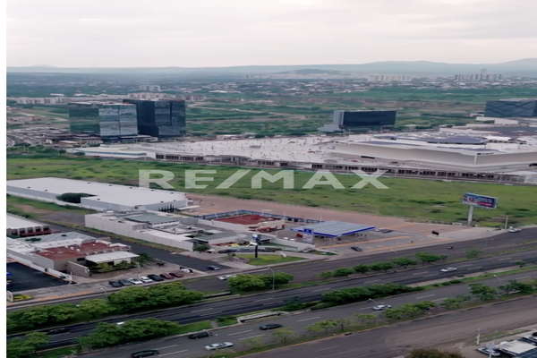 Foto de inmueble en Paseo de la República, Col. El Salitre C.P. 76127, Querétaro