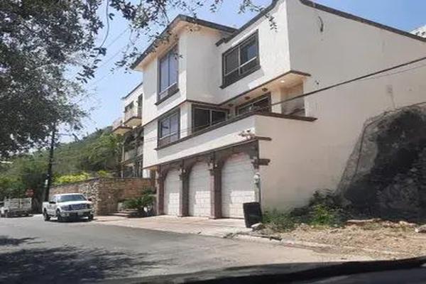 Foto de inmueble en Paseo de las colinas, Col. Las Cumbres 2 Sector C.P. 64610, Monterrey
