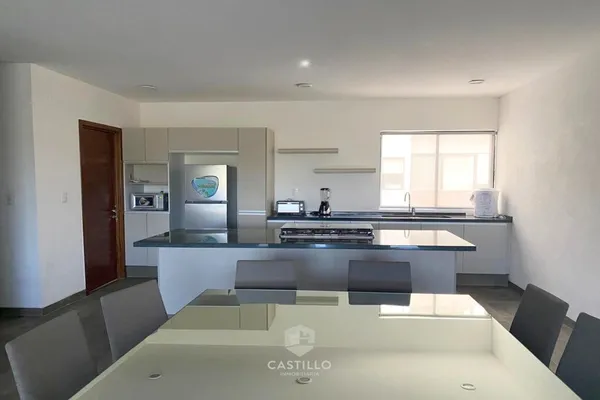 Foto de inmueble en Paseo de las Estrellas #111, Col. Villas de Irapuato C.P. 36670, Irapuato
