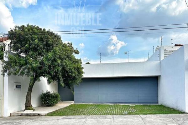 Foto de inmueble en Paseo de Loma Larga, Col. Colinas de San Javier C.P. 45110, Zapopan