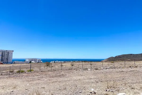 Foto de inmueble en Paseo de los exploradores, Col. Paseos del Cortes C.P. 23017, La Paz