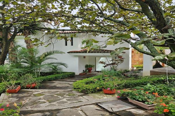 Foto de inmueble en Paseo de los Laureles, Col. El Palomar C.P. 45643, Tlajomulco de Zúñiga