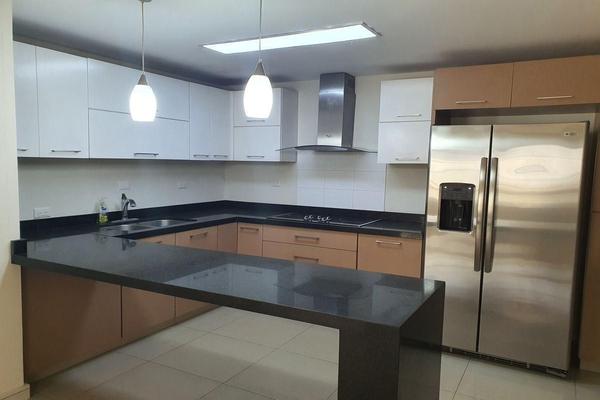 Foto de inmueble en Paseo de los Leones # 2329, Col. Las Cumbres 2 Sector C.P. 64610, Monterrey