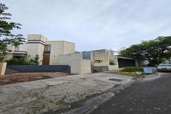 Foto de inmueble en Paseo de Los Parques, Col. Colinas de San Javier C.P. 44660, Guadalajara