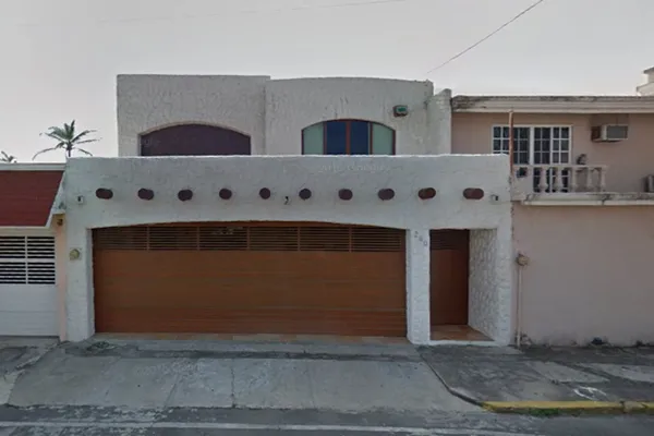 Foto de inmueble en Paseo de los sauces #255, Col. Floresta C.P. 91940, Veracruz