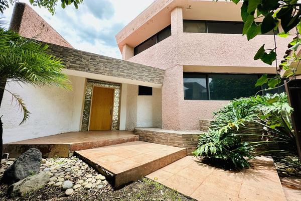 Foto de inmueble en paseo de los tabachines, Col. Tabachines C.P. 62498, Cuernavaca