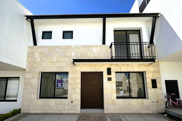 Foto de inmueble en Paseo de los Toros, Col. Residencial el Refugio C.P. 76146, Querétaro