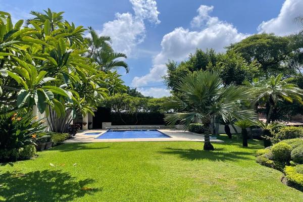 Foto de inmueble en Paseo de Tabachines, Col. Tabachines C.P. 62498, Cuernavaca