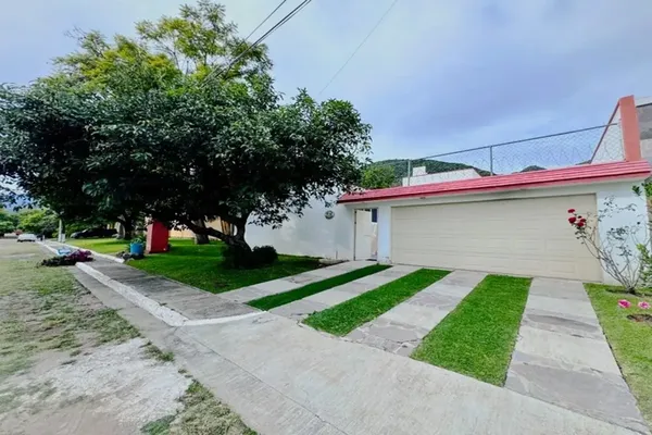 Foto de inmueble en Paseo del mirador #13, Col. La Floresta C.P. 45922, Chapala