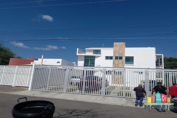 Foto de inmueble en paseo del ocaso, Col. Villas de Irapuato C.P. 36670, Irapuato