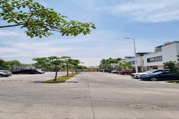 Foto de inmueble en Paseo La Bella, Col. Nueva Galicia Residencial C.P. 45645, Tlajomulco de Zúñiga