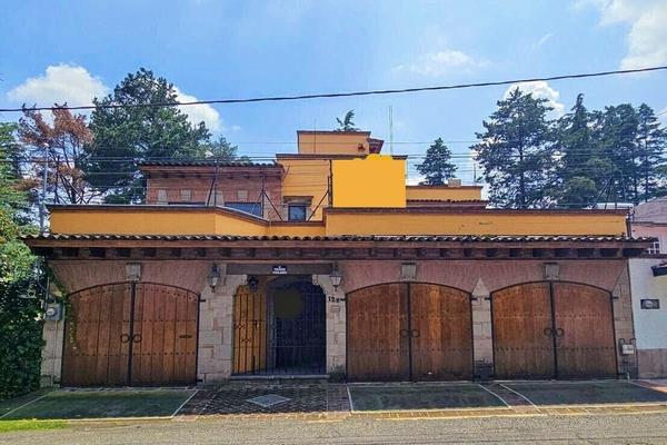 Foto de inmueble en Paseo San Pedro Norte 124, Col. San Carlos C.P. 52159, Metepec